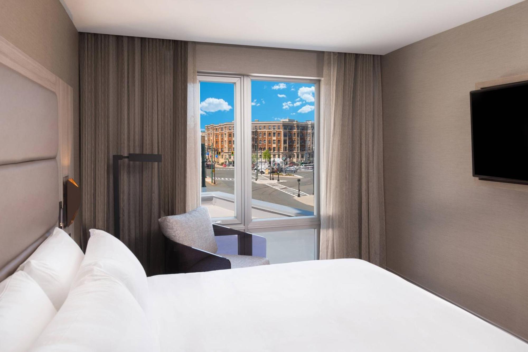 Ac Hotel By Marriott Boston Cleveland Circle Zewnętrze zdjęcie