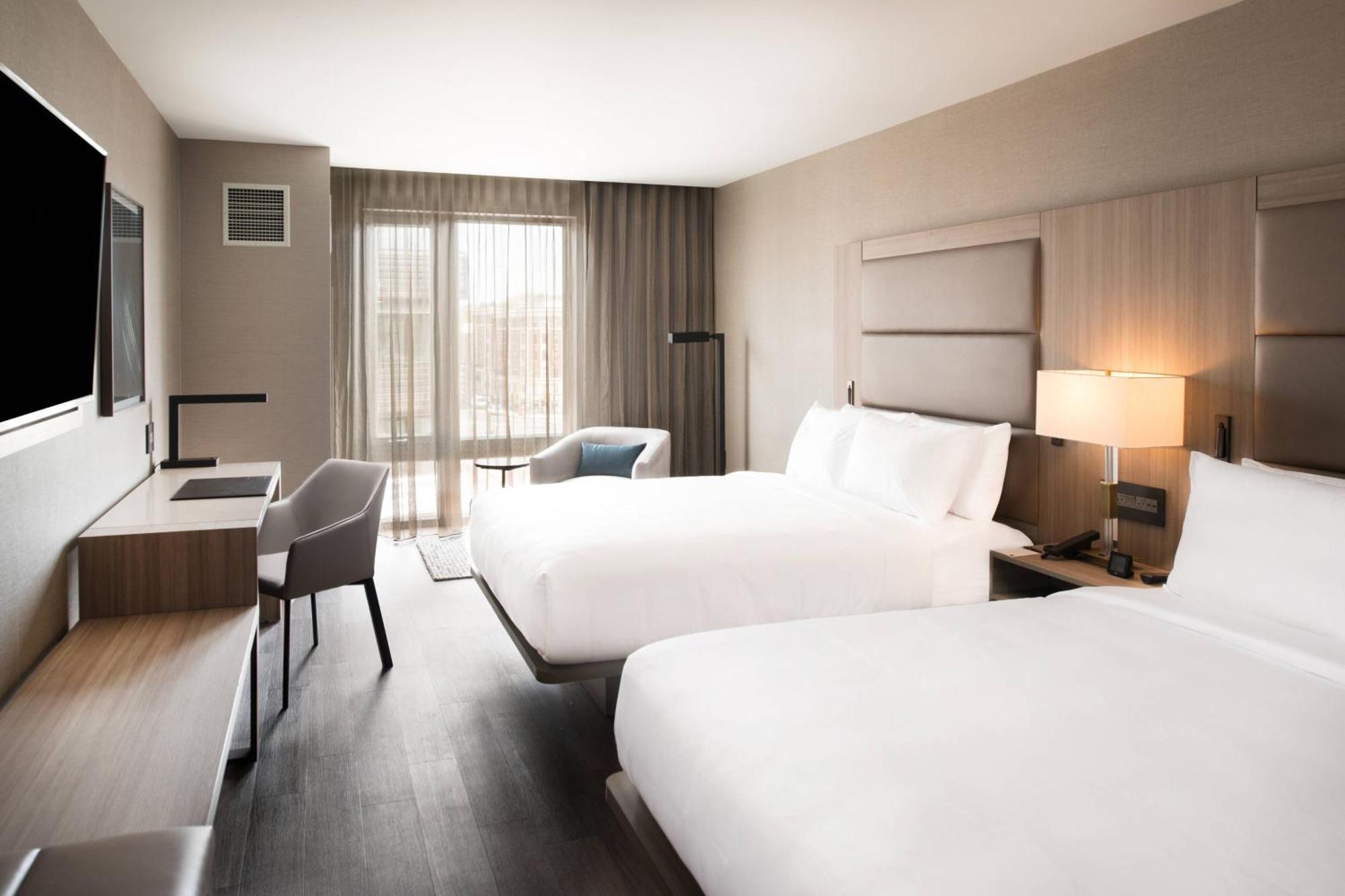 Ac Hotel By Marriott Boston Cleveland Circle Zewnętrze zdjęcie