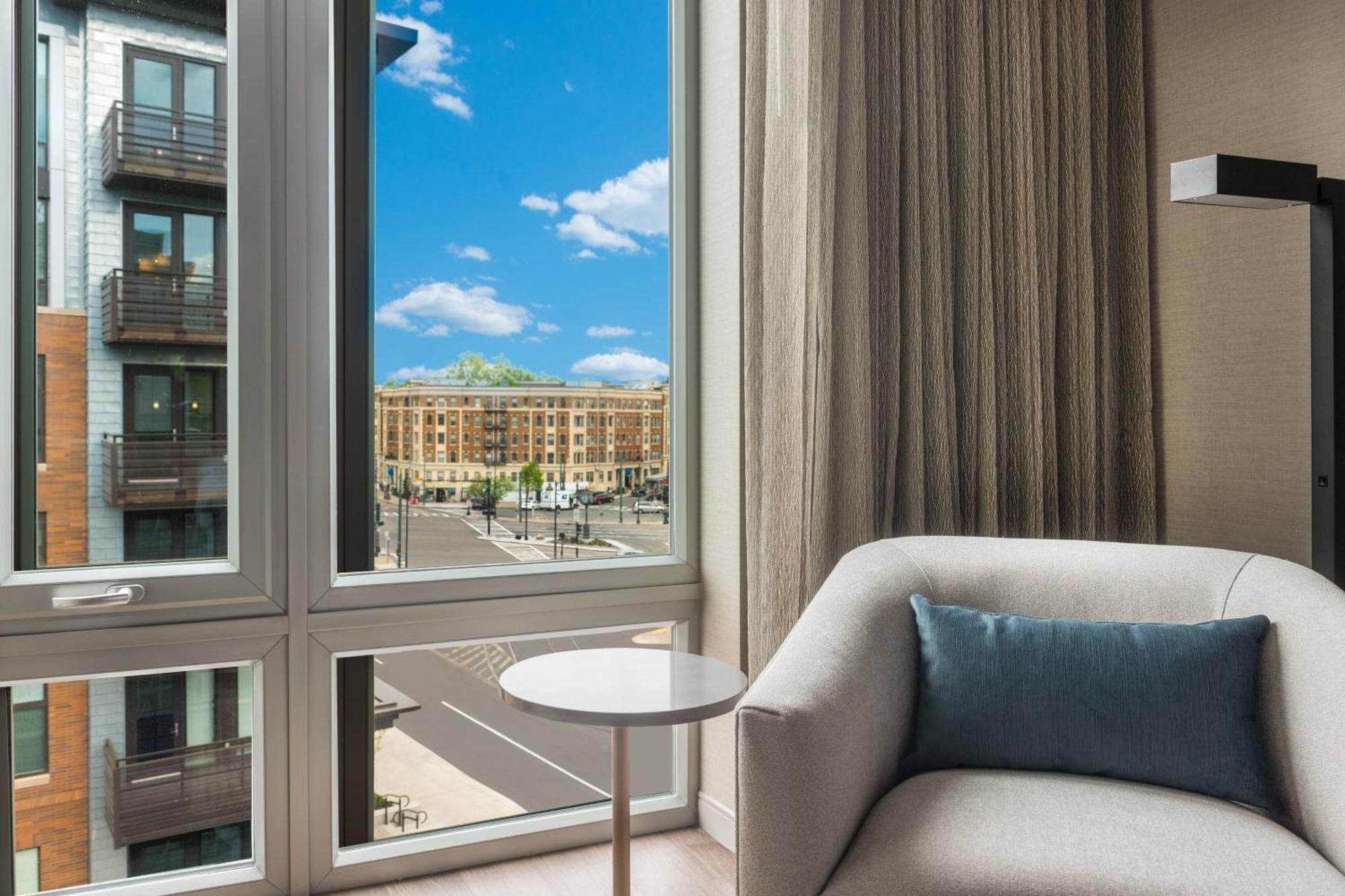 Ac Hotel By Marriott Boston Cleveland Circle Zewnętrze zdjęcie